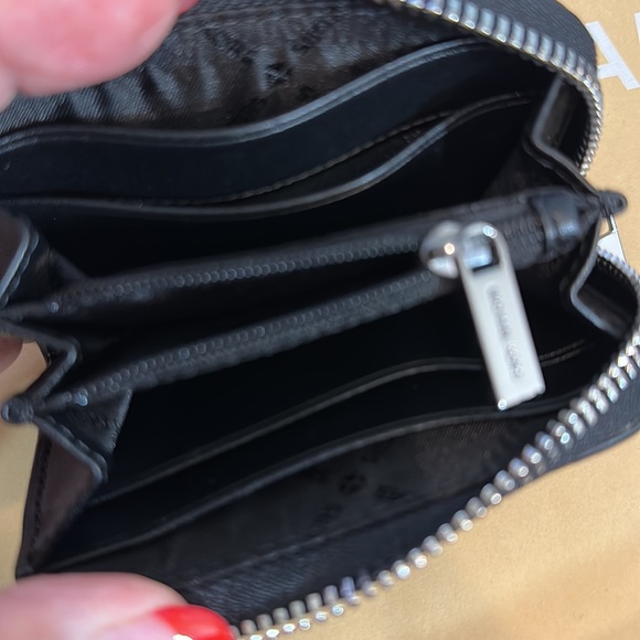 NWT Michael Kors Zip Wallet - Picture 4 of 6